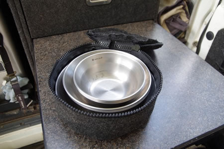 TAŠKA NA SADA TALÍŘŮ