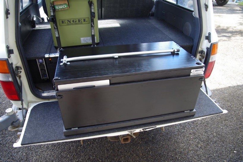 KEMPINGOVÁ KUCHYNĚ DRIFTA – BLACK STAINLESS