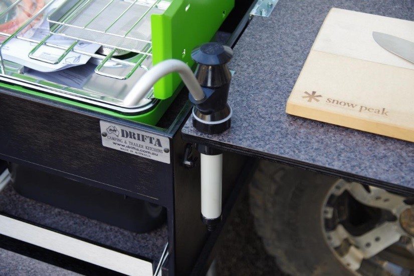 KEMPINGOVÁ KUCHYNĚ DRIFTA – BLACK STAINLESS