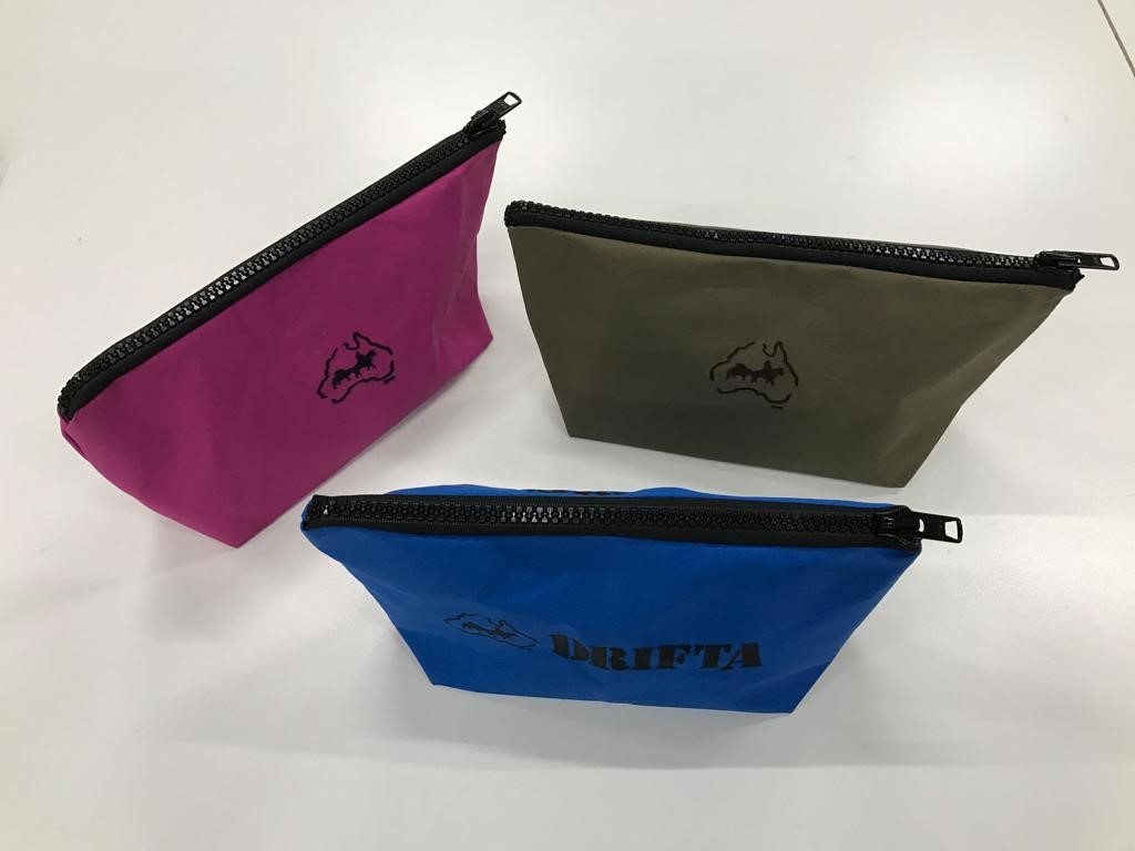 KOSMETICKÁ TAŠKA / TAŠKA NA HOLENÍ