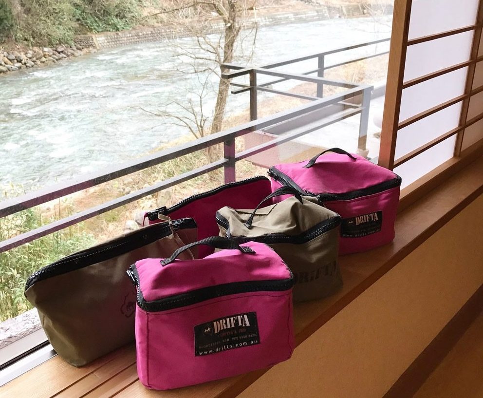 KOSMETICKÁ TAŠKA / TAŠKA NA HOLENÍ