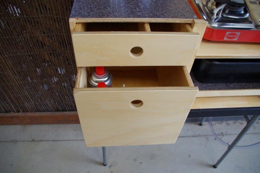 KUCHYNĚ S JEDNOPLOTÝNKOVÝM VAŘIČEM