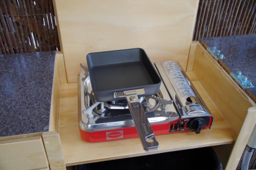 KUCHYNĚ S JEDNOPLOTÝNKOVÝM VAŘIČEM