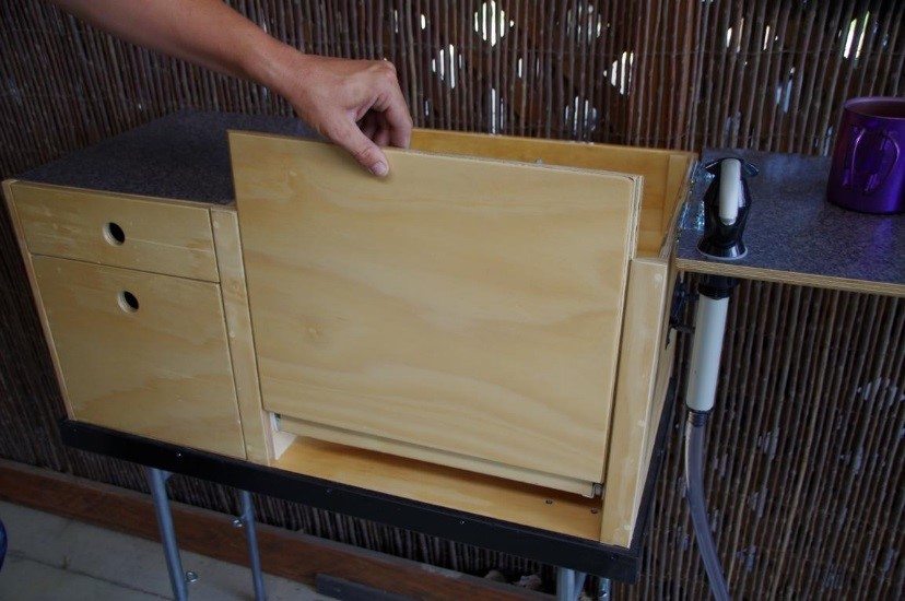 KUCHYNĚ S JEDNOPLOTÝNKOVÝM VAŘIČEM