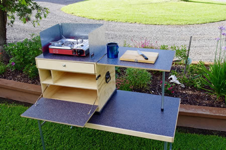 MALÁ CESTOVNÍ KUCHYNĚ S VÍKEM